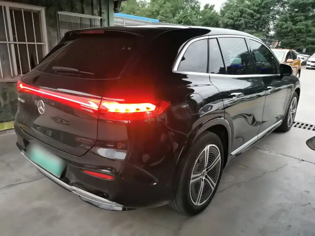 Mercedes-Benz EQS SUV 2023