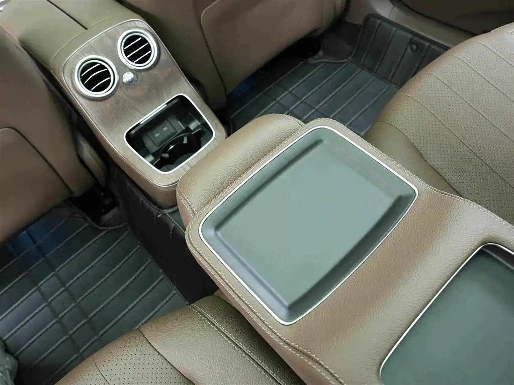 Mercedes-Benz E-Class 2023 — фото 17