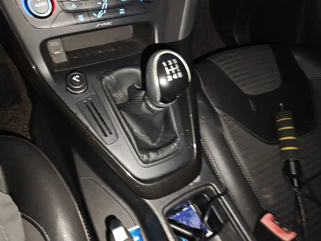 Ford Focus 2016 — фото 11