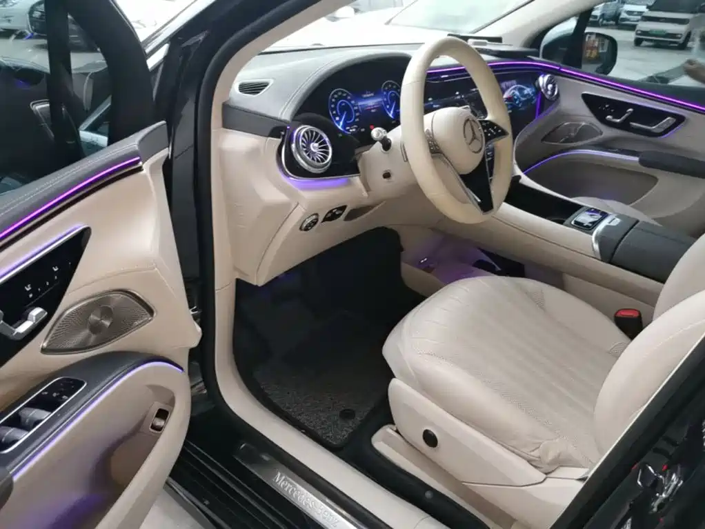Mercedes-Benz EQS SUV 2023 — фото 15