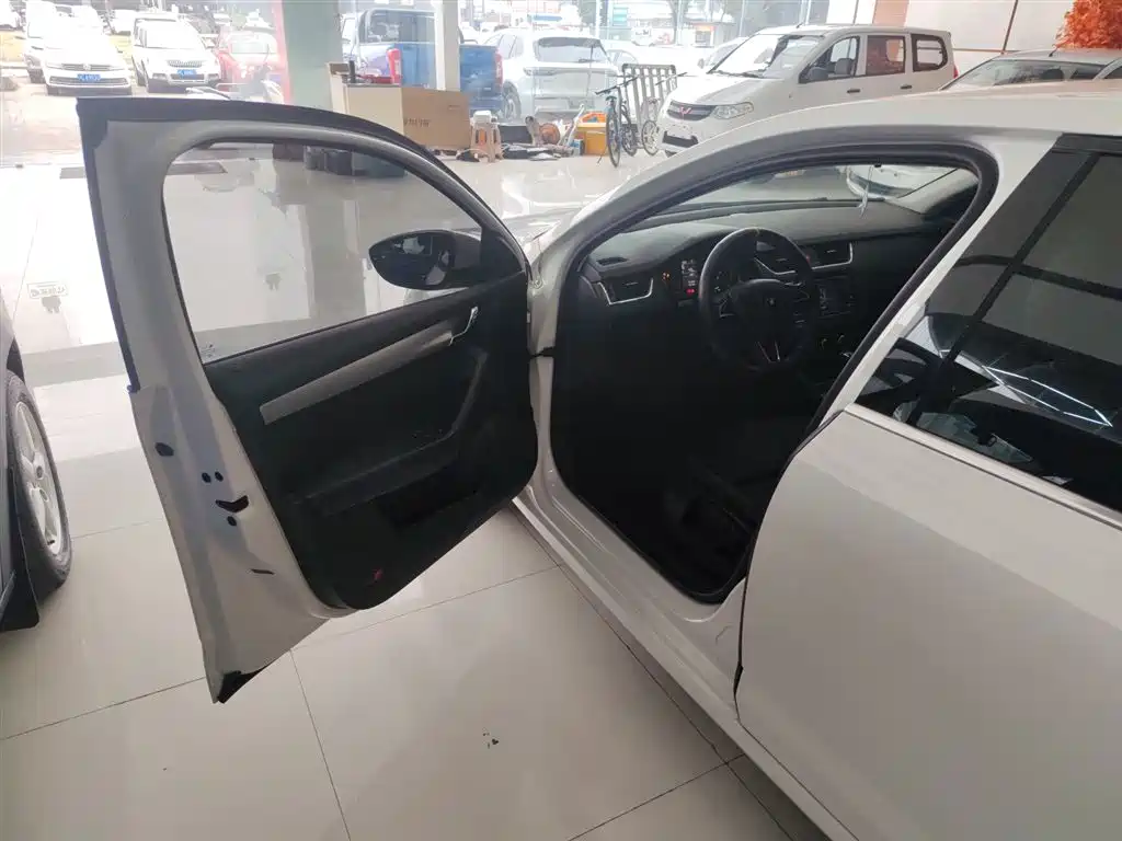 Skoda Octavia 2018 — фото 16