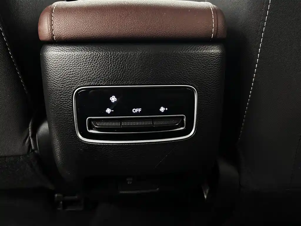 GAC Motor Trumpchi M6 2022 — фото 16