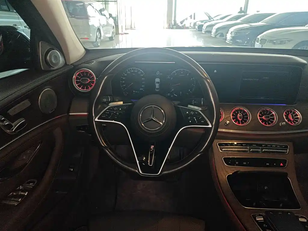 Mercedes-Benz E-Class 2022 — фото 11