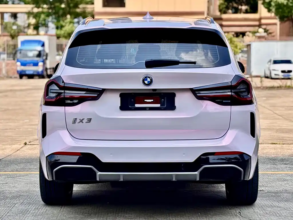 BMW iX3 2023 — фото 6