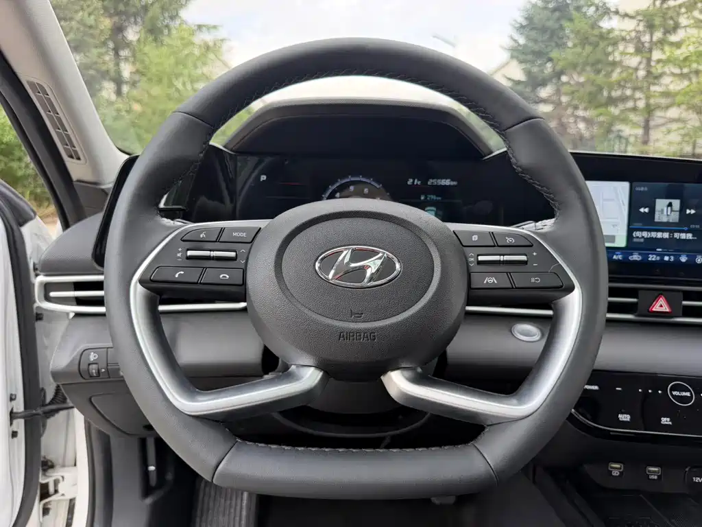 Hyundai Elantra 2022 — фото 15