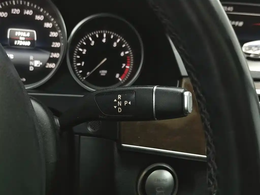 Mercedes-Benz E-Class 2015 — фото 13