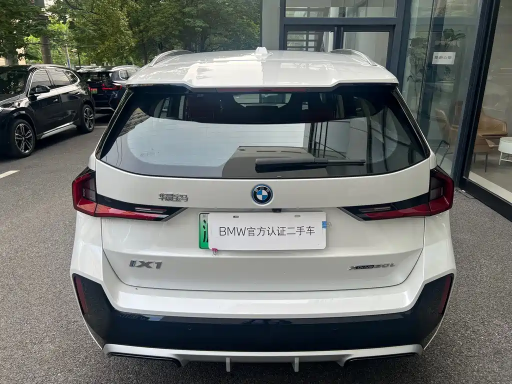 BMW iX1 2025