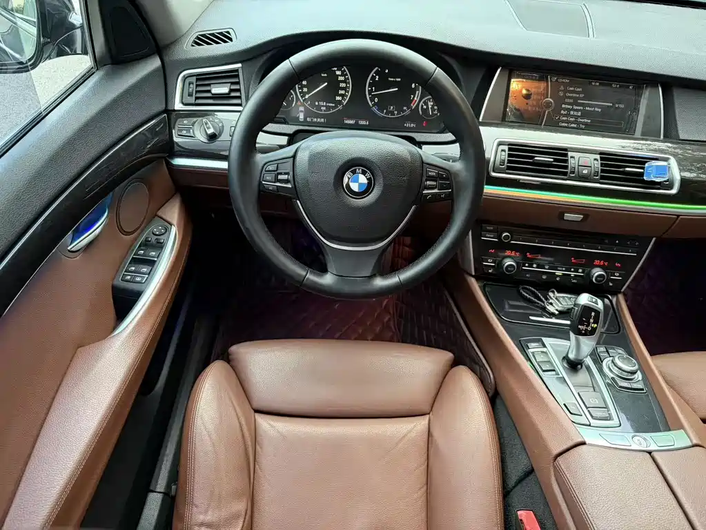 BMW 5 Series GT 2012 — фото 8