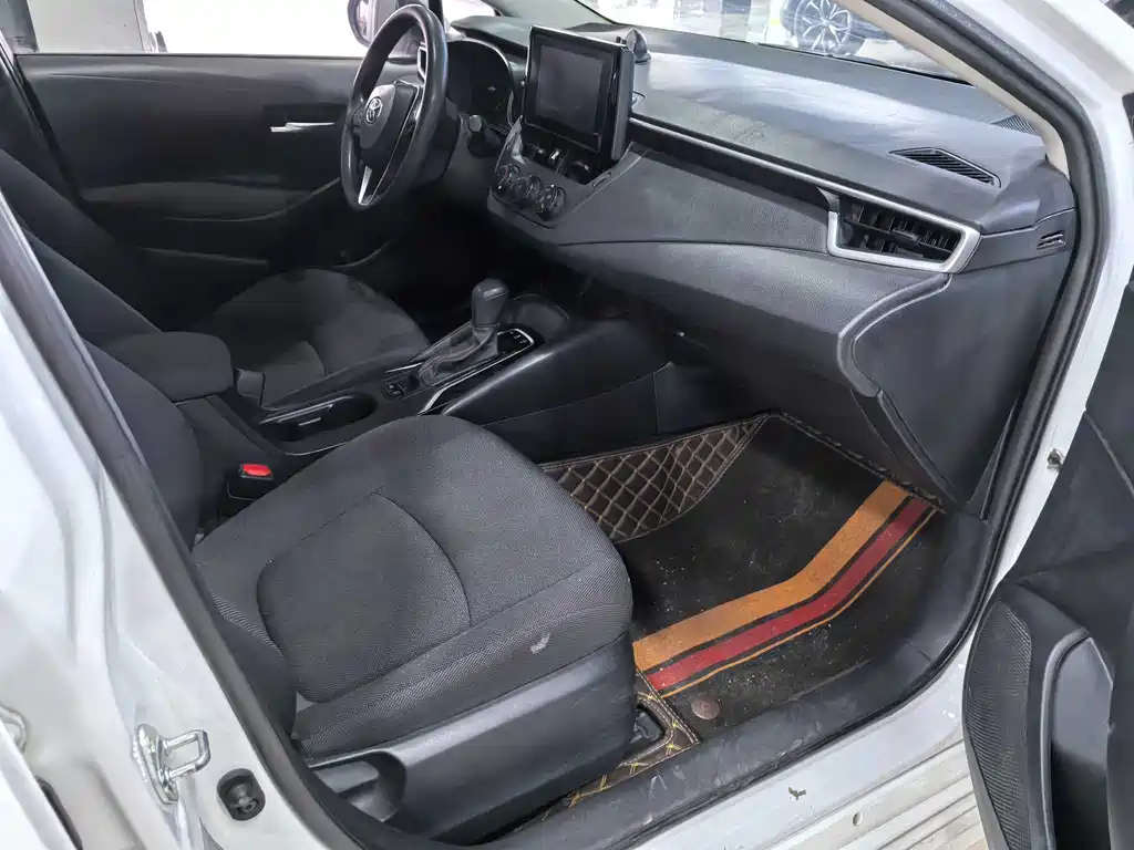 Toyota Corolla 2023 — фото 10