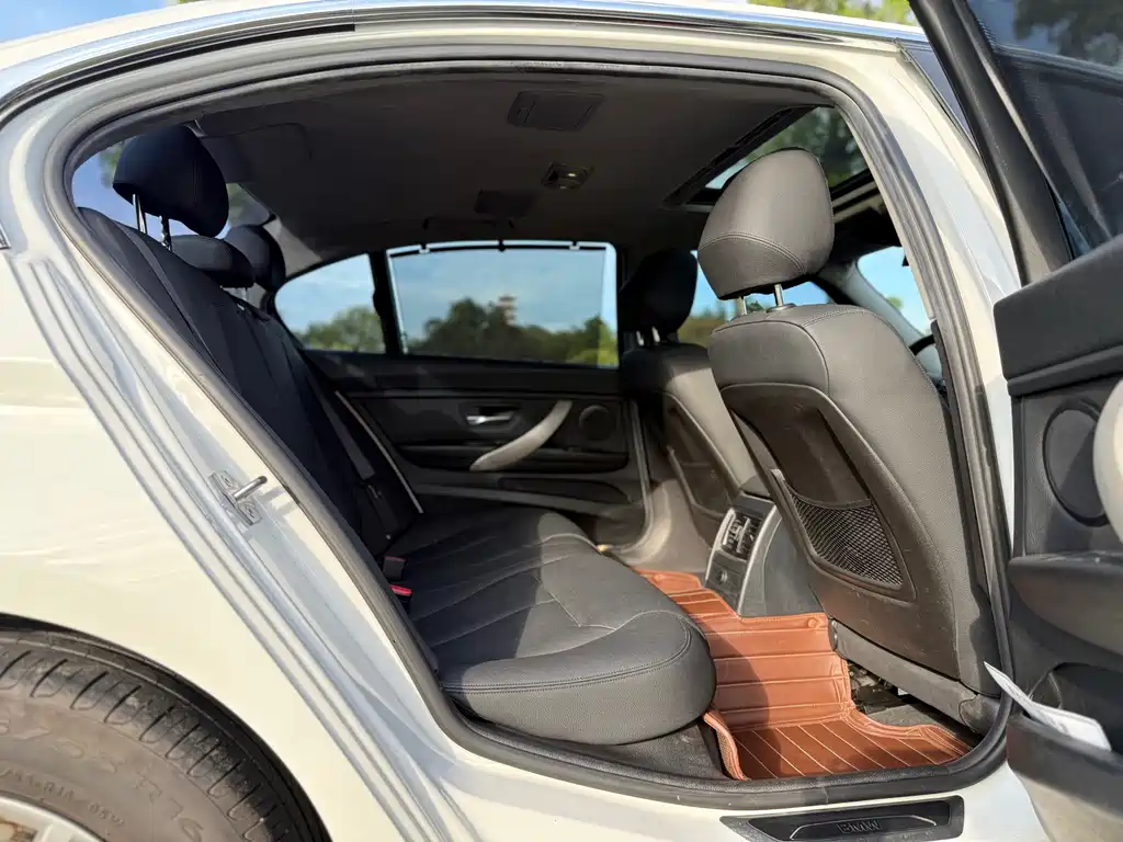 BMW 3 Series 2015 — фото 16