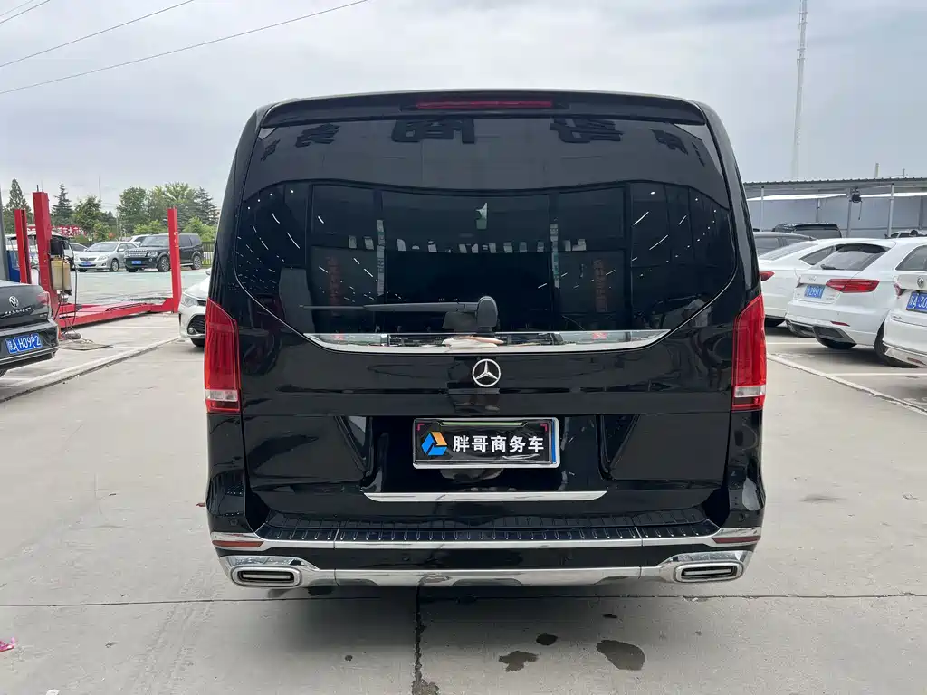 Mercedes-Benz V-Class 2023 — фото 14