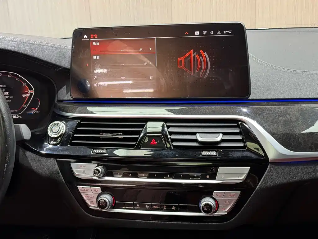 BMW 5 Series 2023 — фото 16
