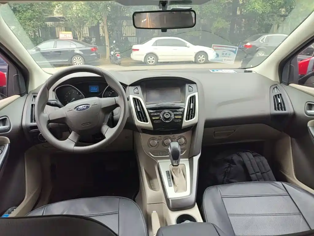 Ford Focus 2015 — фото 10