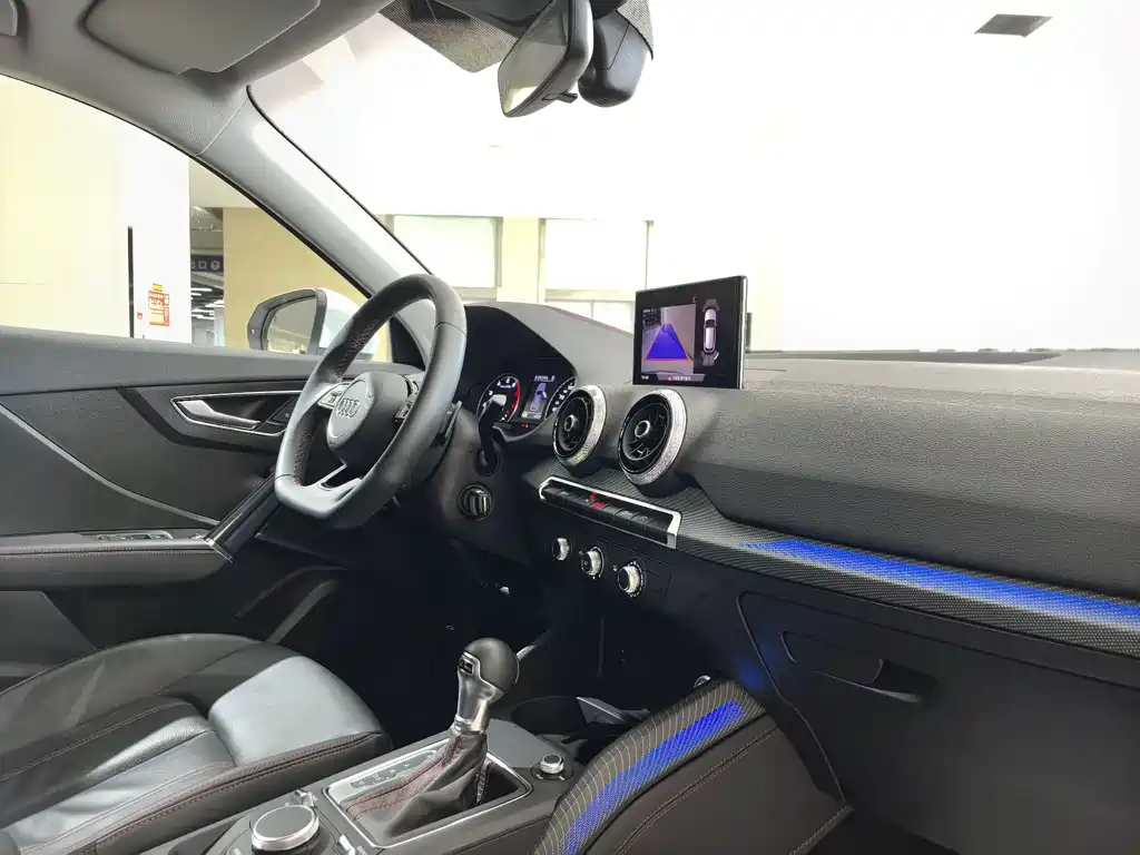 Audi Q2L 2023 — фото 13