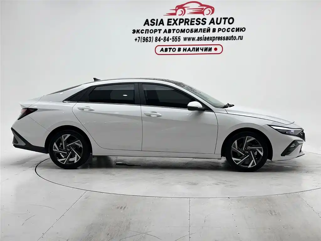 Hyundai Elantra 2023 — фото 9