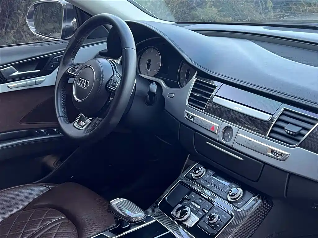 Audi S8 2013 — фото 13