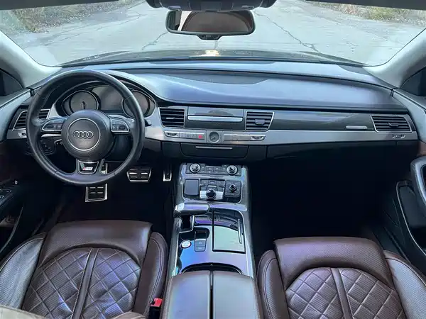 Audi S8 2013