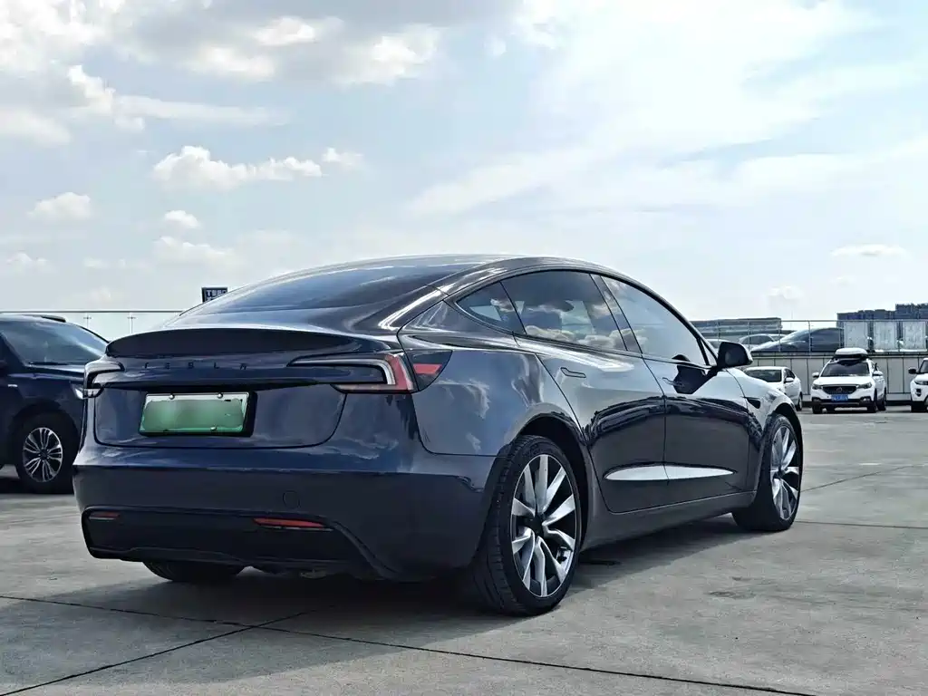 Tesla Model 3 2024 — фото 8