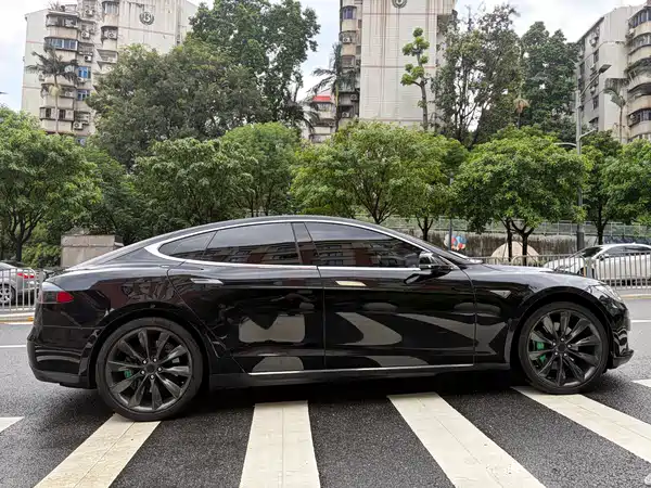 Tesla Model S 2014