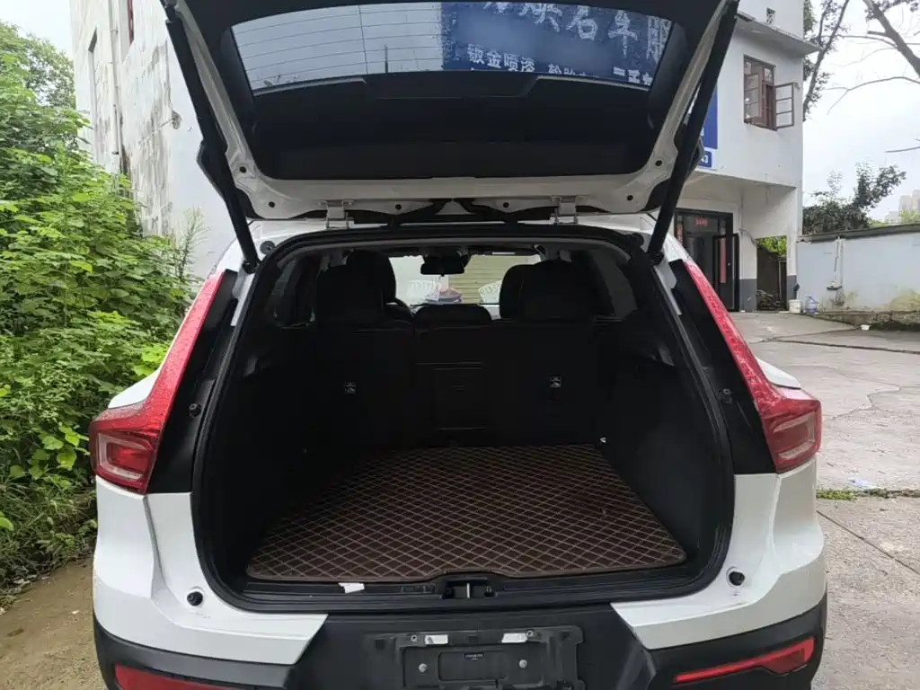 Volvo XC40 2022 — фото 19