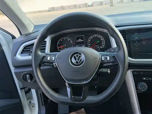 Volkswagen T-Roc 2023