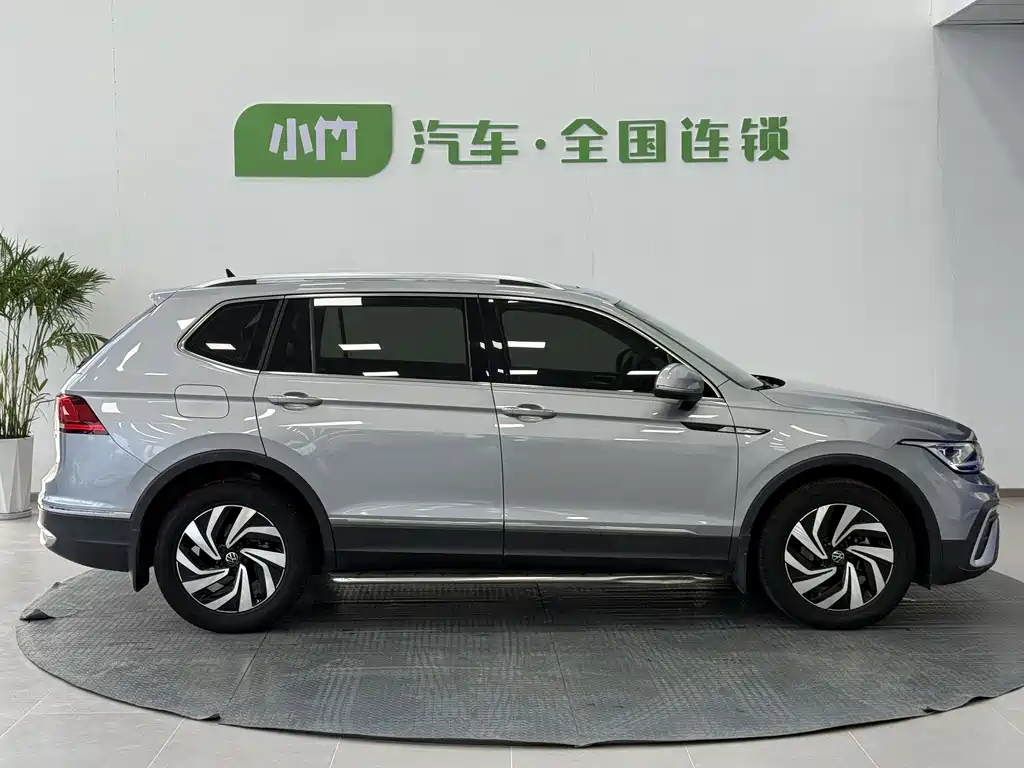 Volkswagen Tiguan L 2023 — фото 8