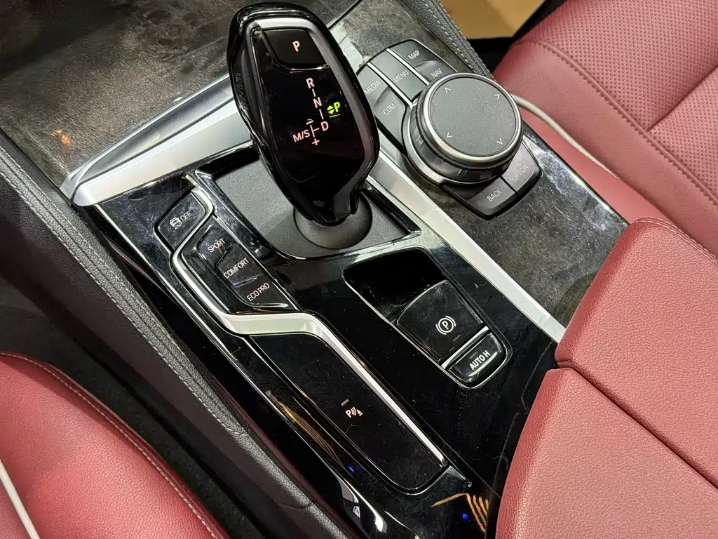 BMW 5 Series 2023 — фото 11