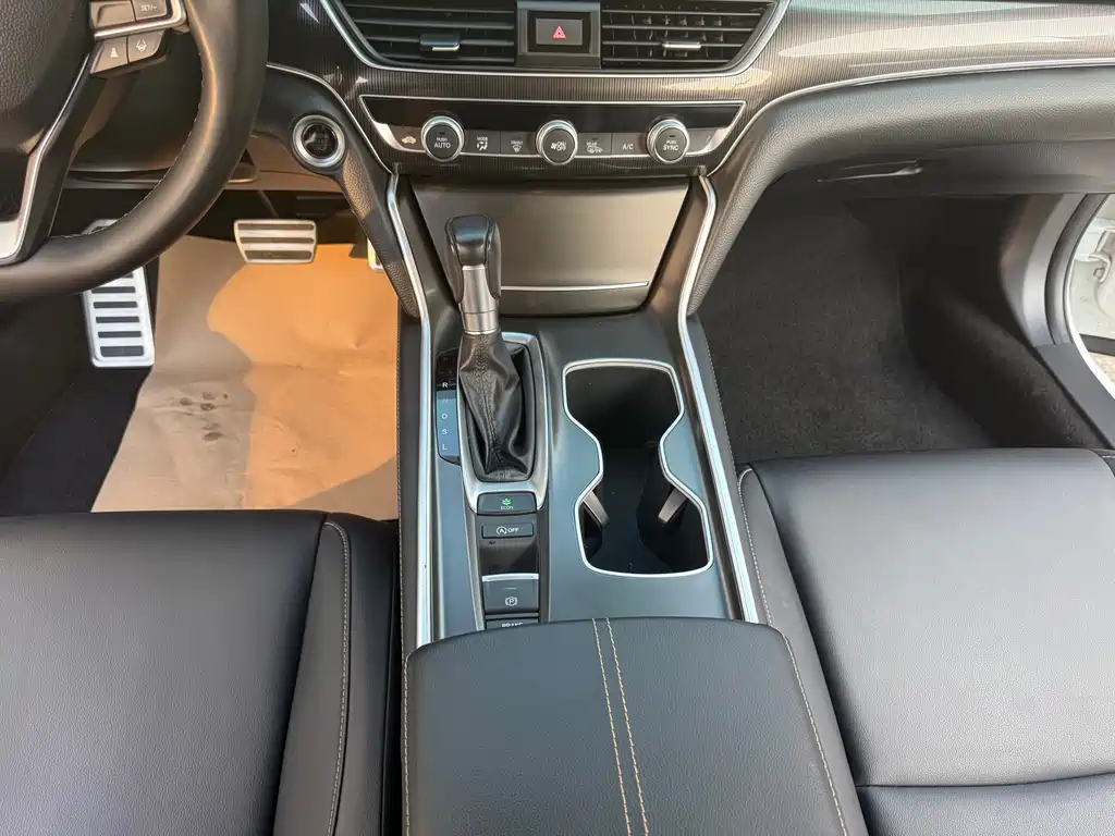 Honda Accord 2022 — фото 10