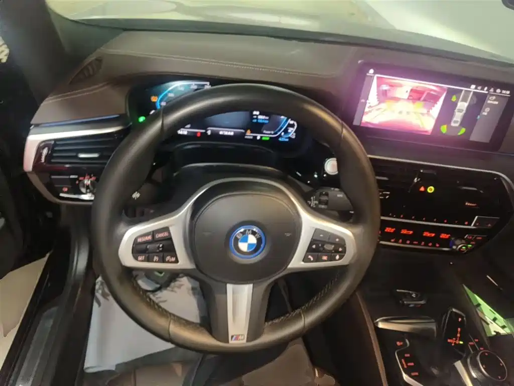 BMW 5 Series New Energy 2021 — фото 11