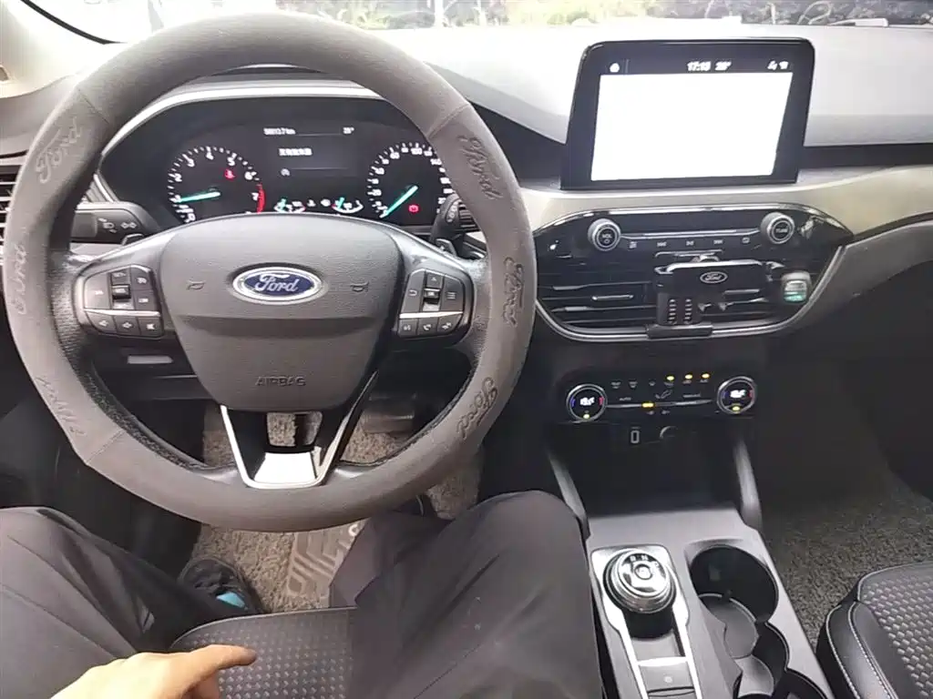 Ford Focus 2020 — фото 10