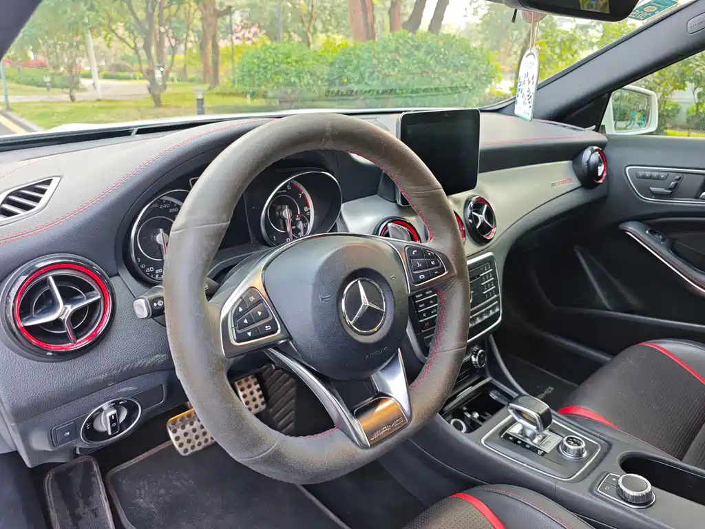 Mercedes-Benz GLA AMG 2017 — фото 8