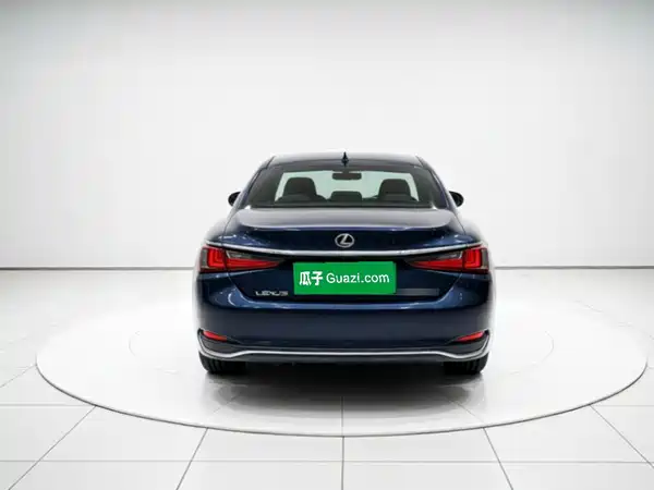 Lexus ES 2019