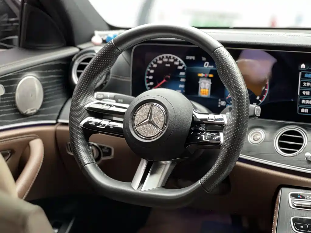 Mercedes-Benz E-Class 2023 — фото 8