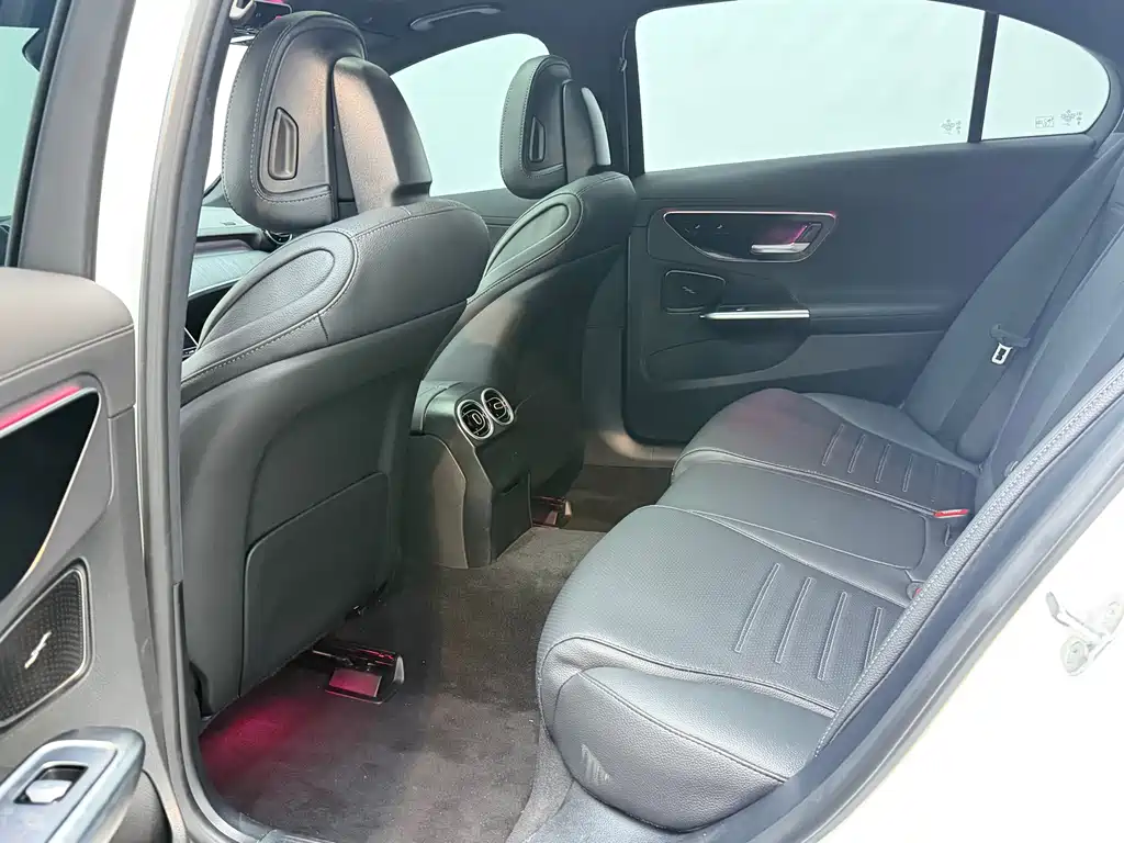 Mercedes-Benz C-Class 2025 — фото 10