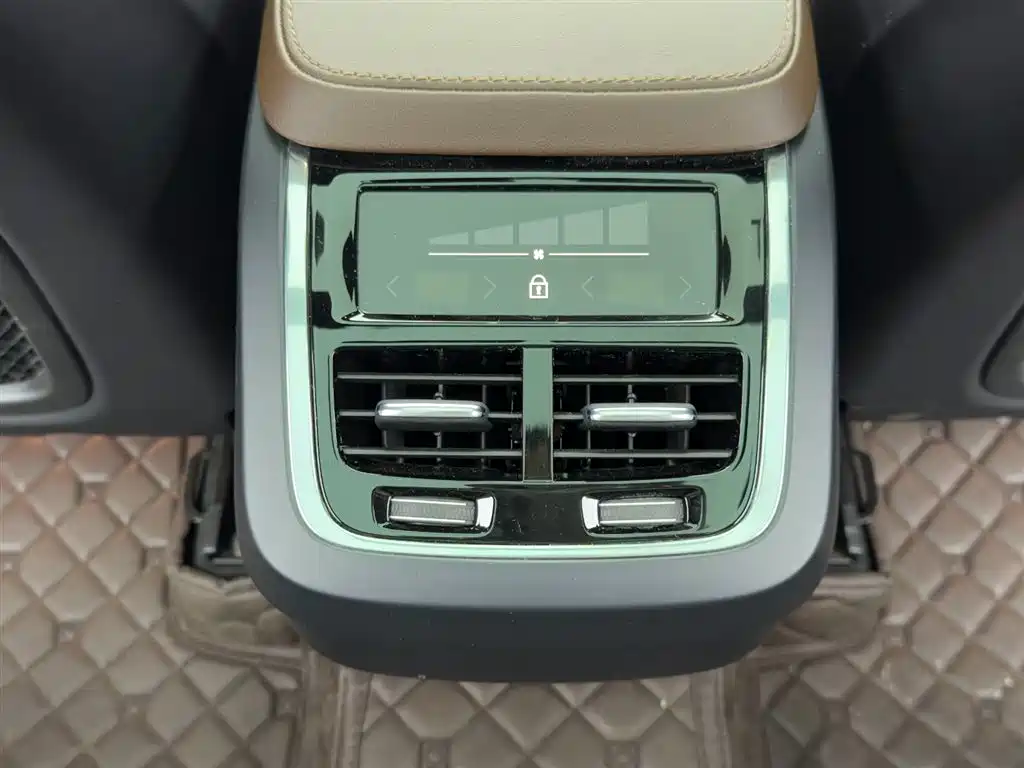 Volvo XC90 2021 — фото 13