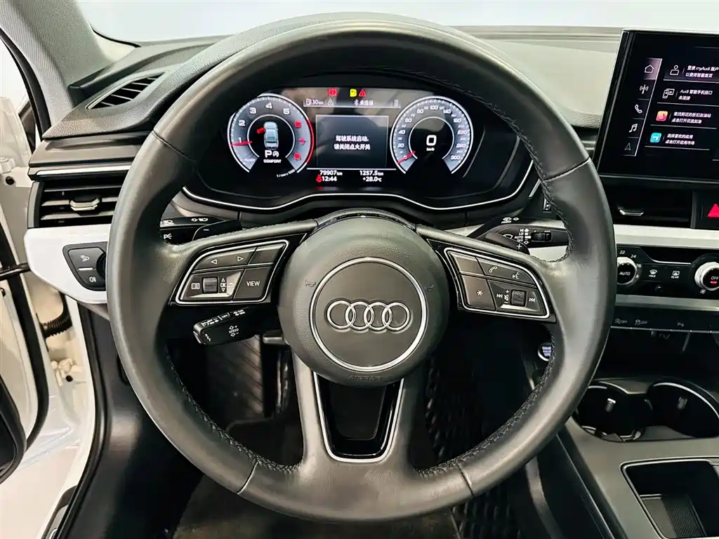Audi A4L 2023 — фото 13