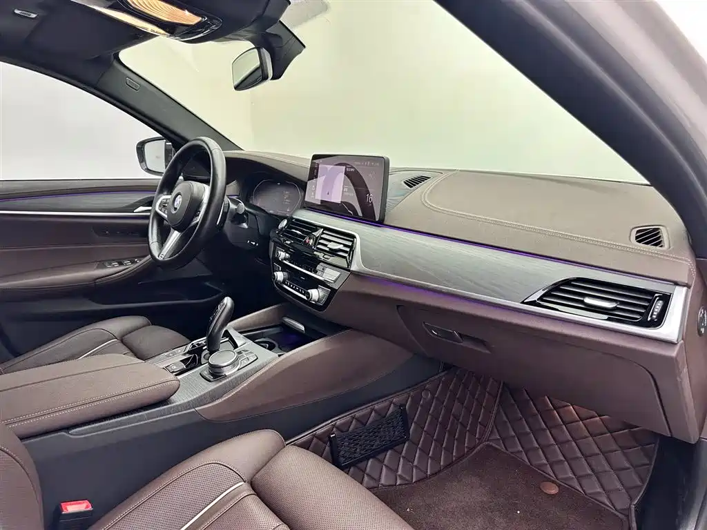 BMW 5 Series 2021 — фото 11