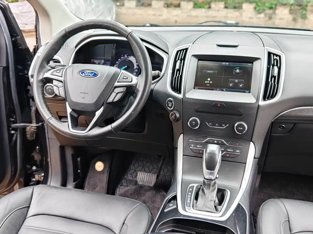 Ford Edge 2015 — фото 19