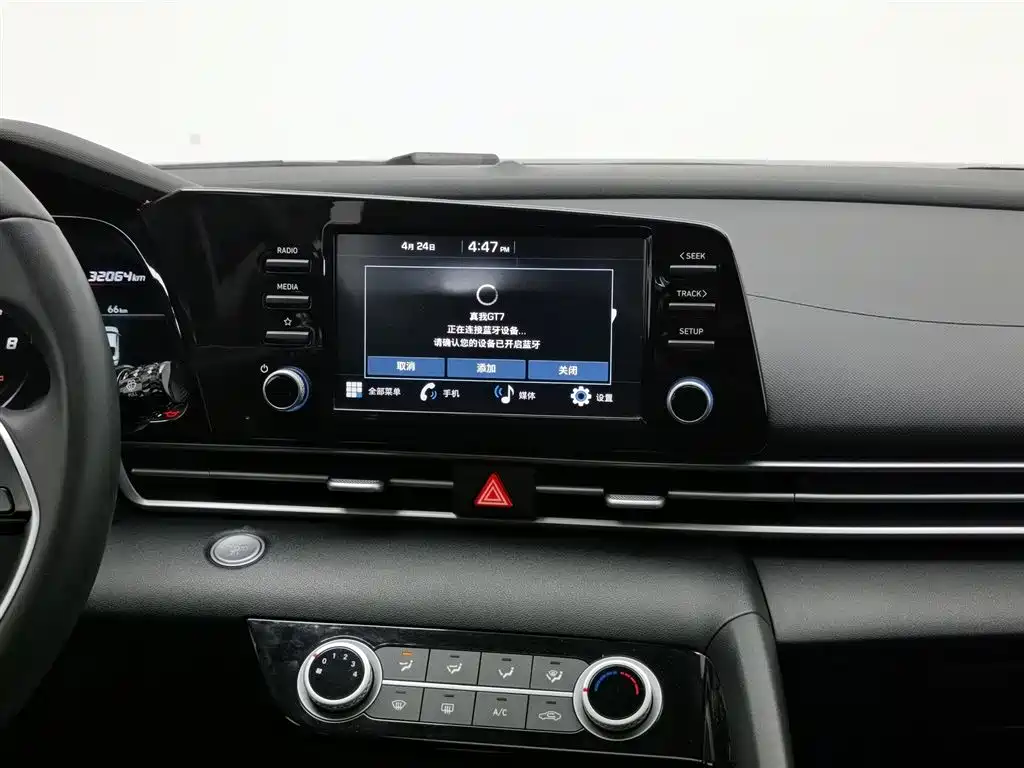 Hyundai Elantra 2023 — фото 12