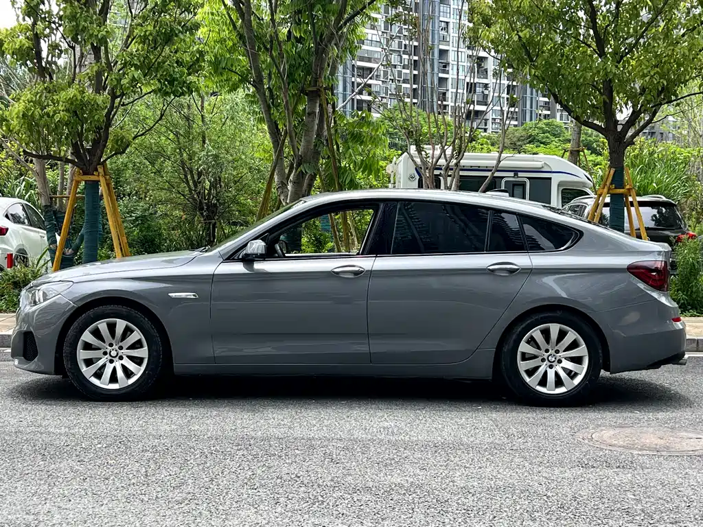 BMW 5 Series GT 2010 — фото 8