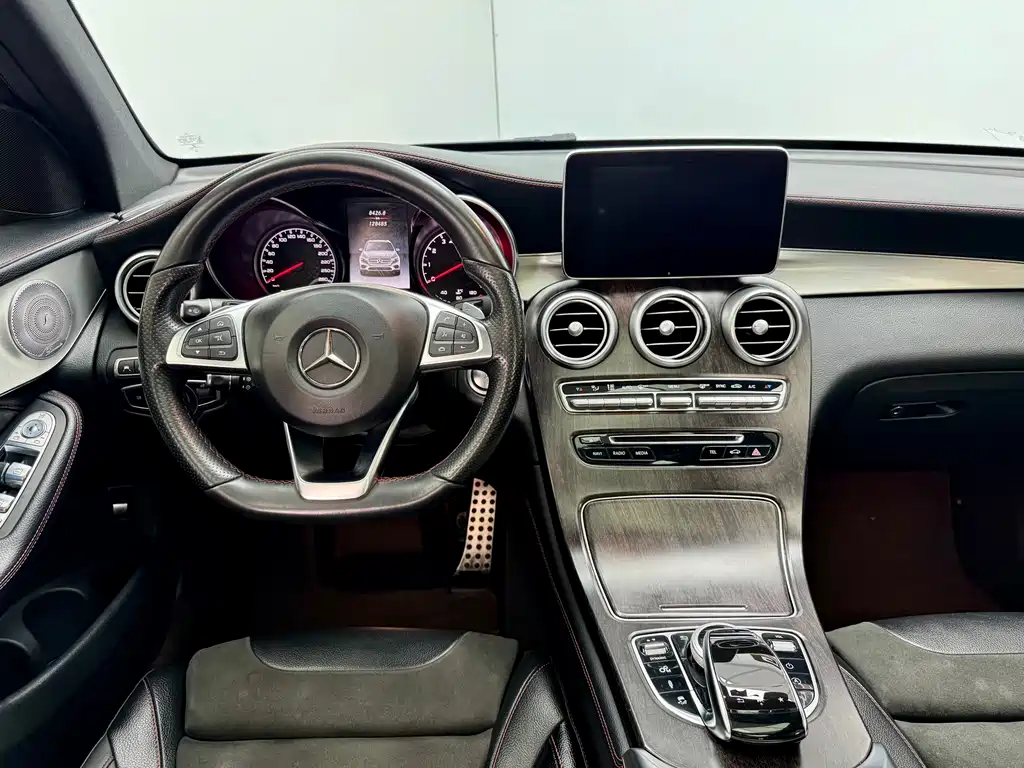 Mercedes-Benz GLC AMG 2018 — фото 18