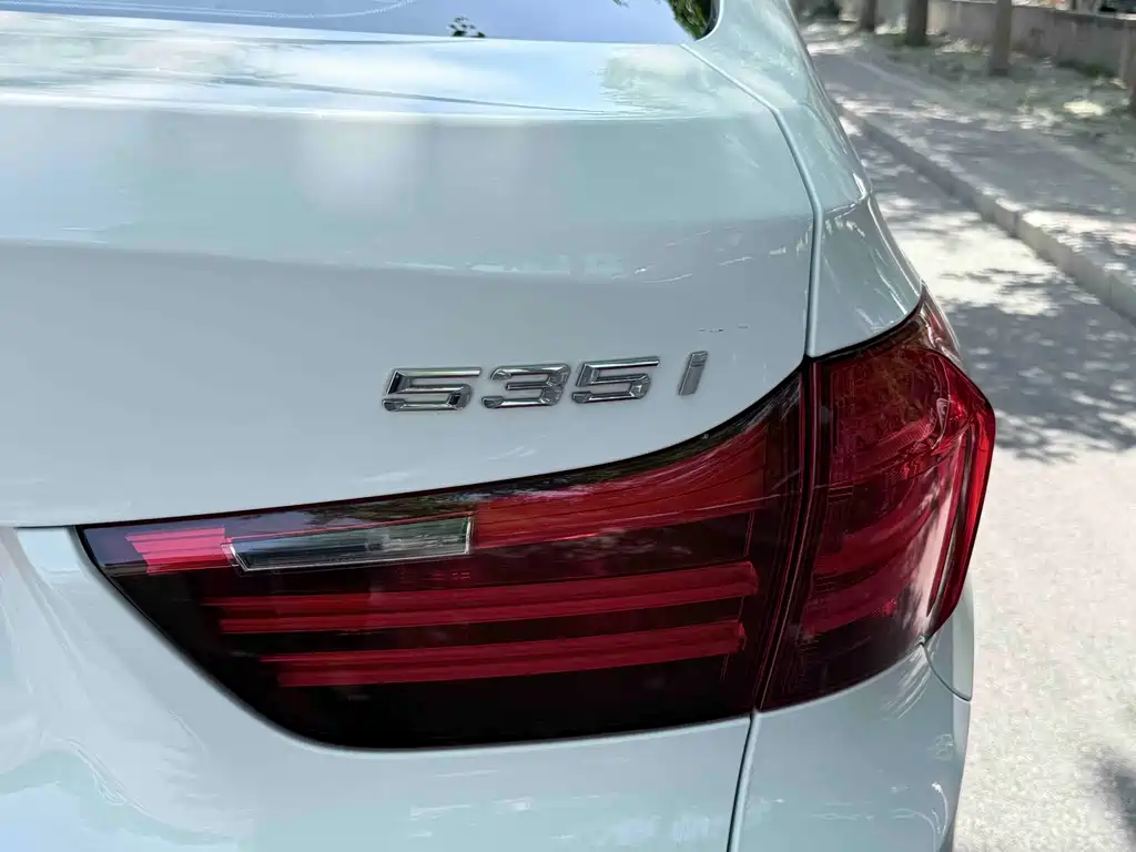 BMW 5 Series GT 2014 — фото 15