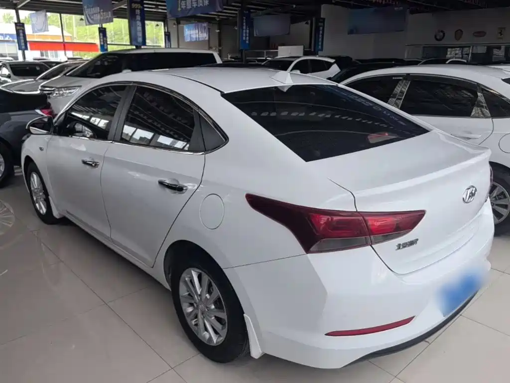 Hyundai Verna 2017 — фото 5