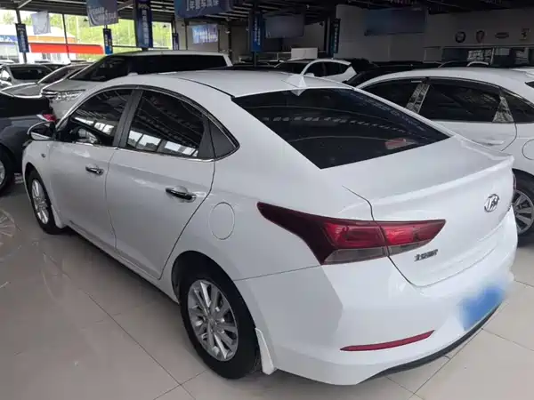 Hyundai Verna 2016