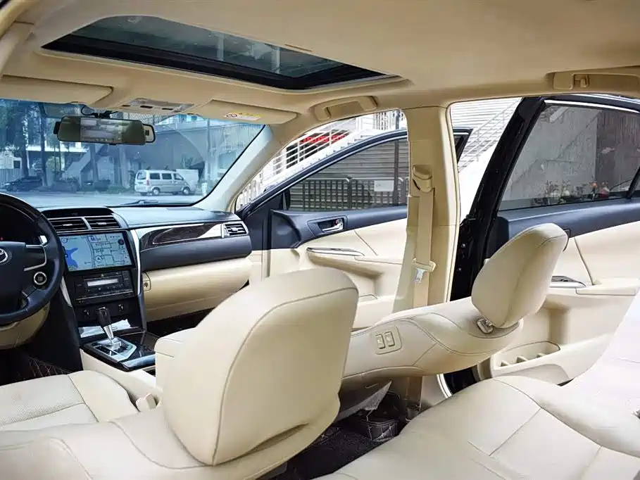 Toyota Camry 2015 — фото 12