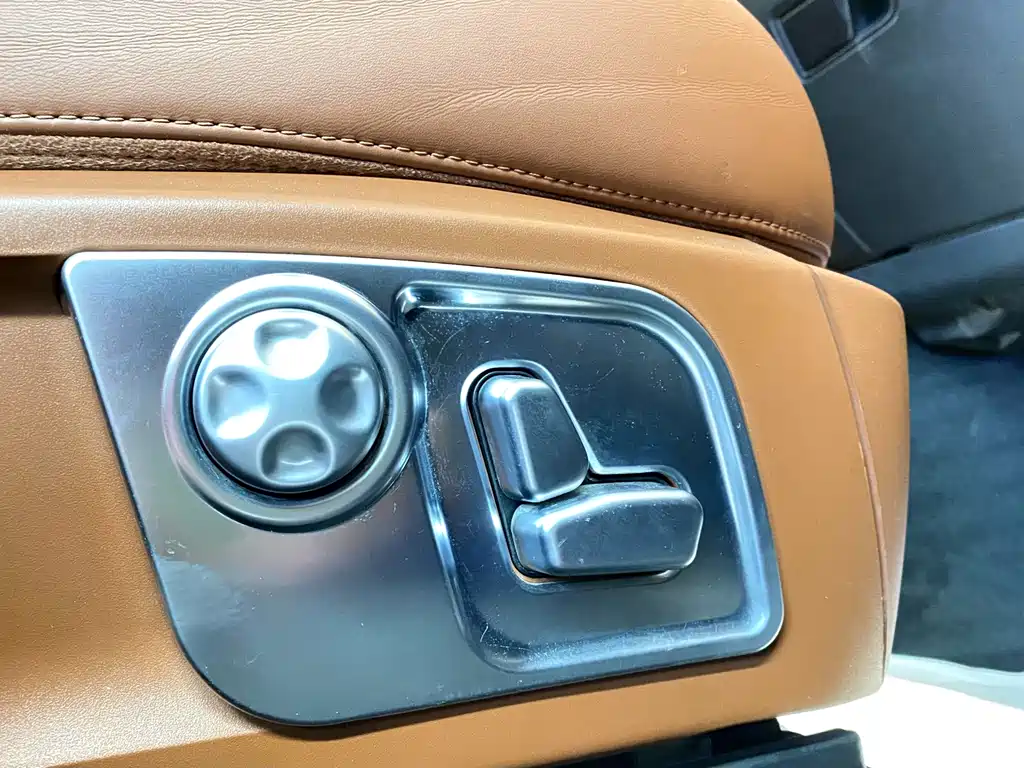 Maserati Levante 2017 — фото 29
