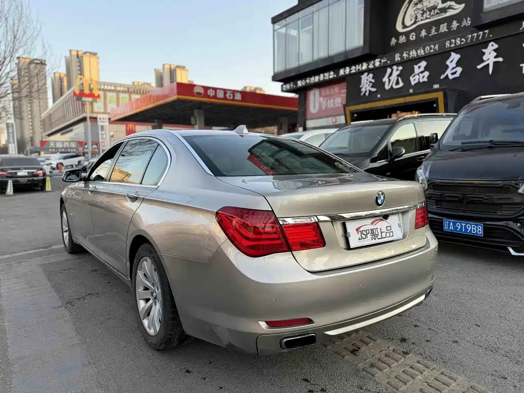 BMW 7 Series 2011 — фото 12