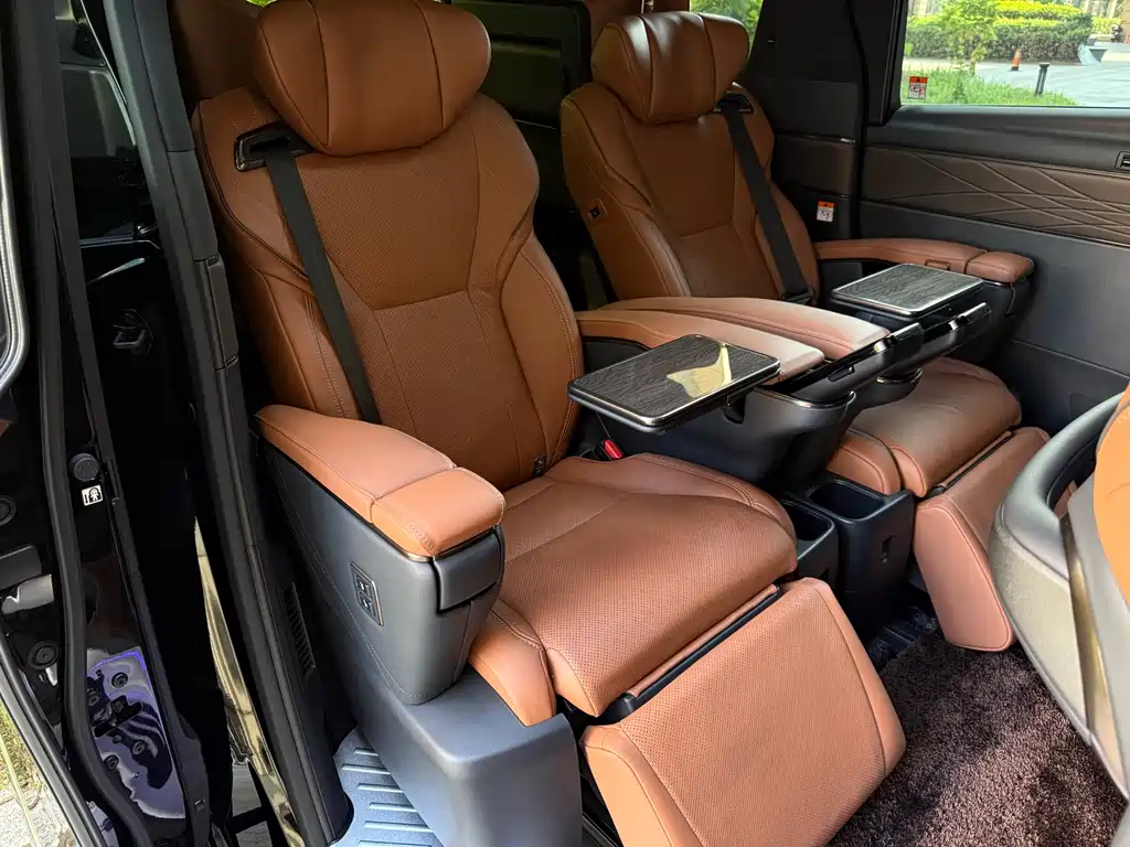 Toyota Alphard 2025 — фото 11