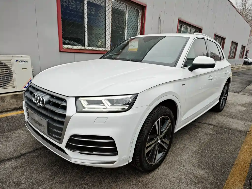 Audi Q5L 2020 — фото 1