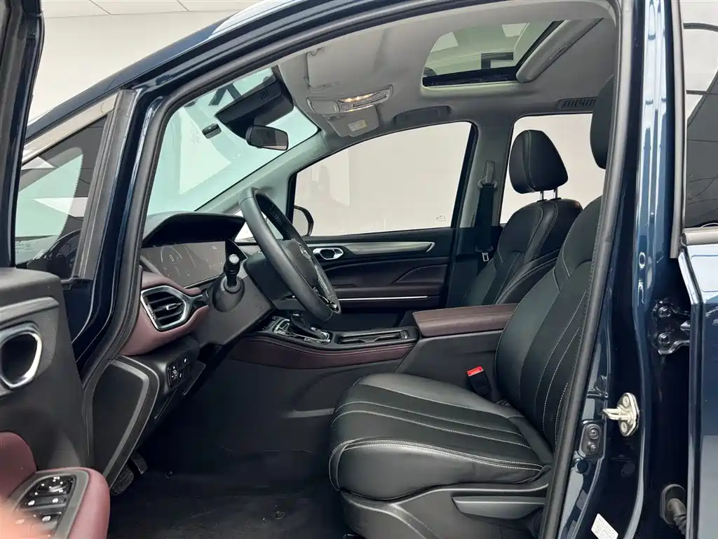 GAC Trumpchi M6 2022 — фото 18